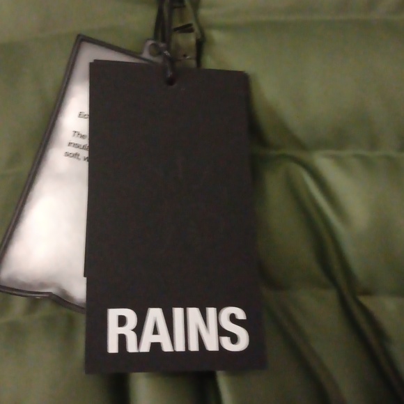 RAINS Trekker Cape Evergreen Large - NWT - Picture 5 of 9